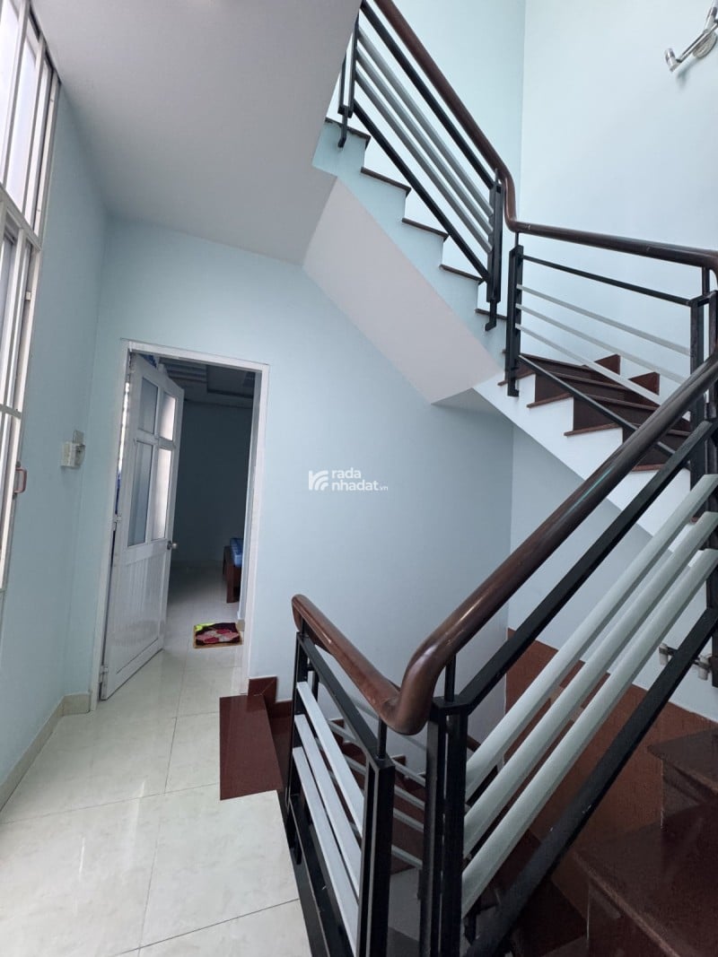 BT, lô góc 68m2 (4 x17)4PN, 5WC, 4 tầng BTCT, 1 trệt, 2 lầu, sân thượng. 5.4 tỷ