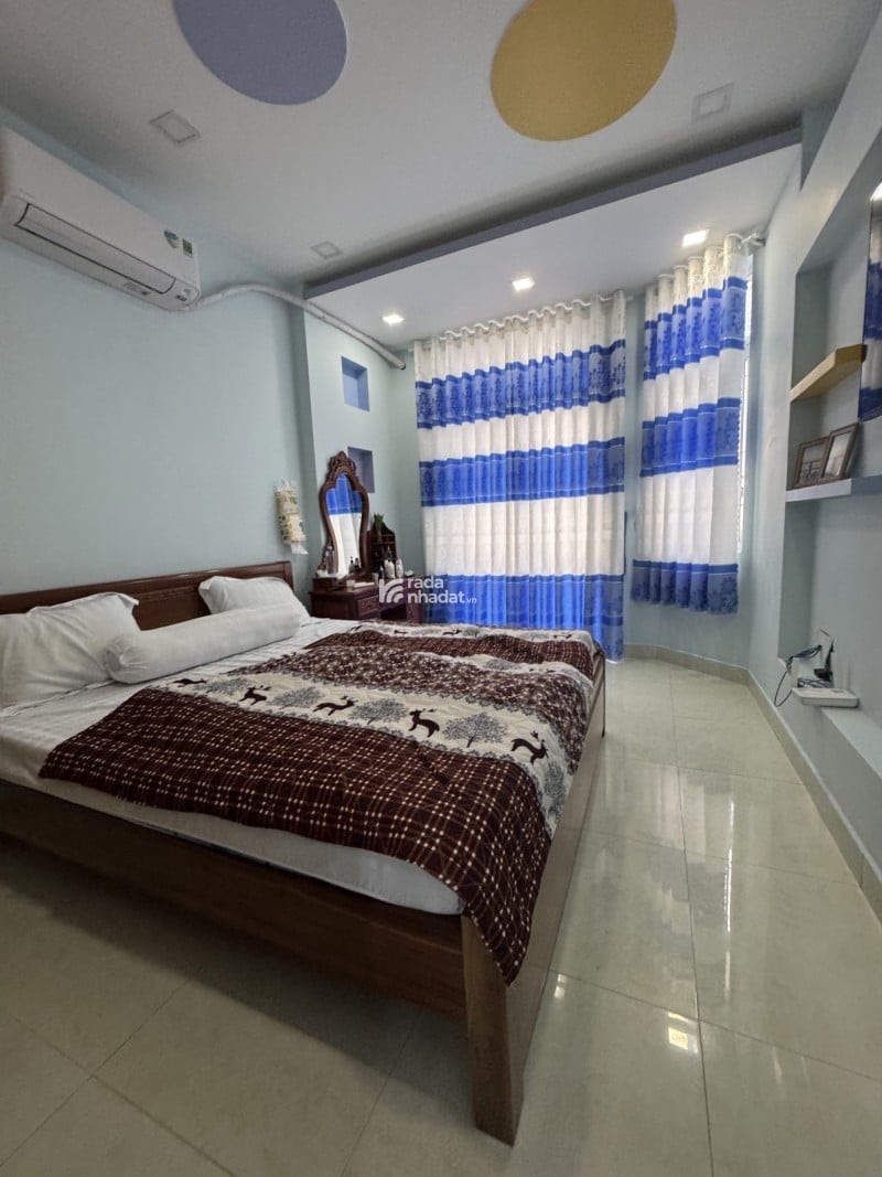 BT, lô góc 68m2 (4 x17)4PN, 5WC, 4 tầng BTCT, 1 trệt, 2 lầu, sân thượng. 5.4 tỷ