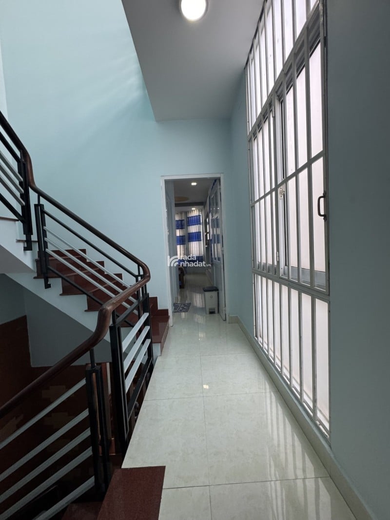 BT, lô góc 68m2 (4 x17)4PN, 5WC, 4 tầng BTCT, 1 trệt, 2 lầu, sân thượng. 5.4 tỷ