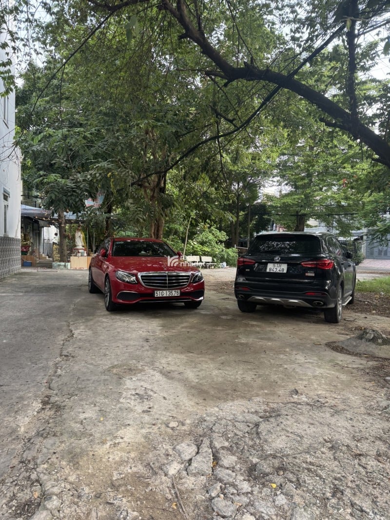 BT, lô góc 68m2 (4 x17)4PN, 5WC, 4 tầng BTCT, 1 trệt, 2 lầu, sân thượng. 5.4 tỷ