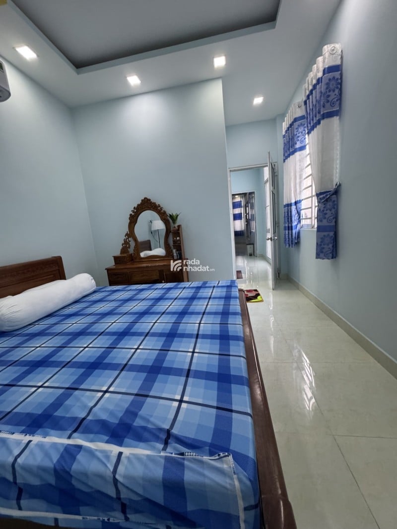 BT, lô góc 68m2 (4 x17)4PN, 5WC, 4 tầng BTCT, 1 trệt, 2 lầu, sân thượng. 5.4 tỷ