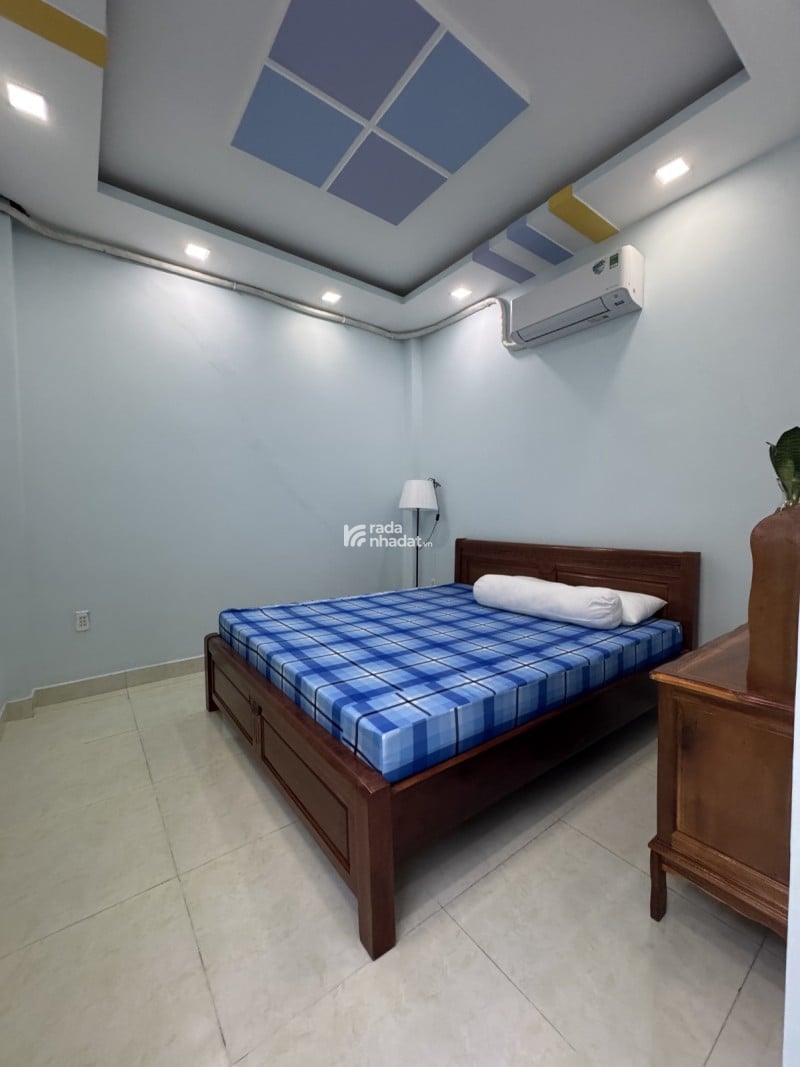 BT, lô góc 68m2 (4 x17)4PN, 5WC, 4 tầng BTCT, 1 trệt, 2 lầu, sân thượng. 5.4 tỷ