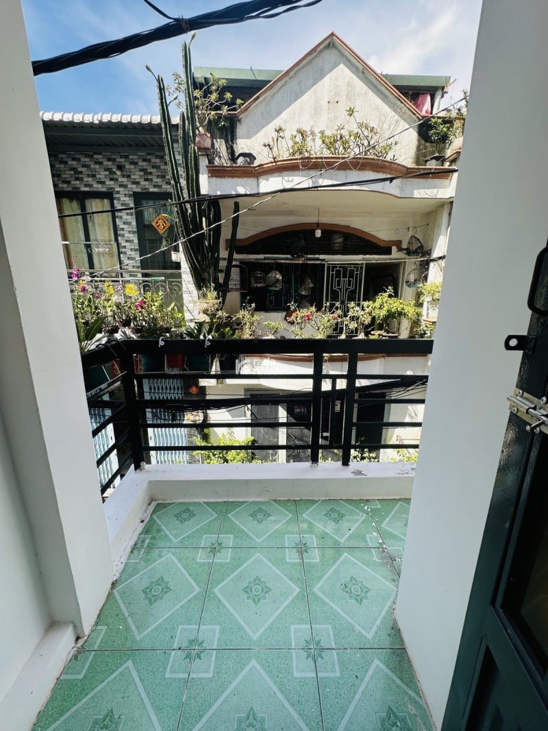 HƠN 4 TỶ xíu , NHÀ 3 TẦNG ,GẦN TÊN LỬA , 3PN - HẺM 4M