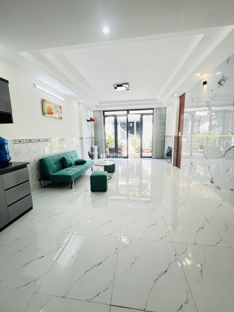 HƠN 4 TỶ xíu , NHÀ 3 TẦNG ,GẦN TÊN LỬA , 3PN - HẺM 4M