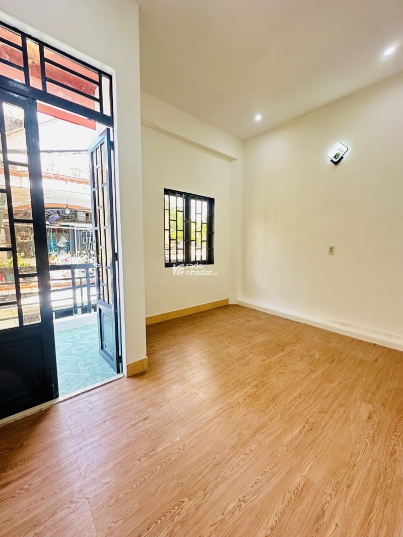 HƠN 4 TỶ xíu , NHÀ 3 TẦNG ,GẦN TÊN LỬA , 3PN - HẺM 4M