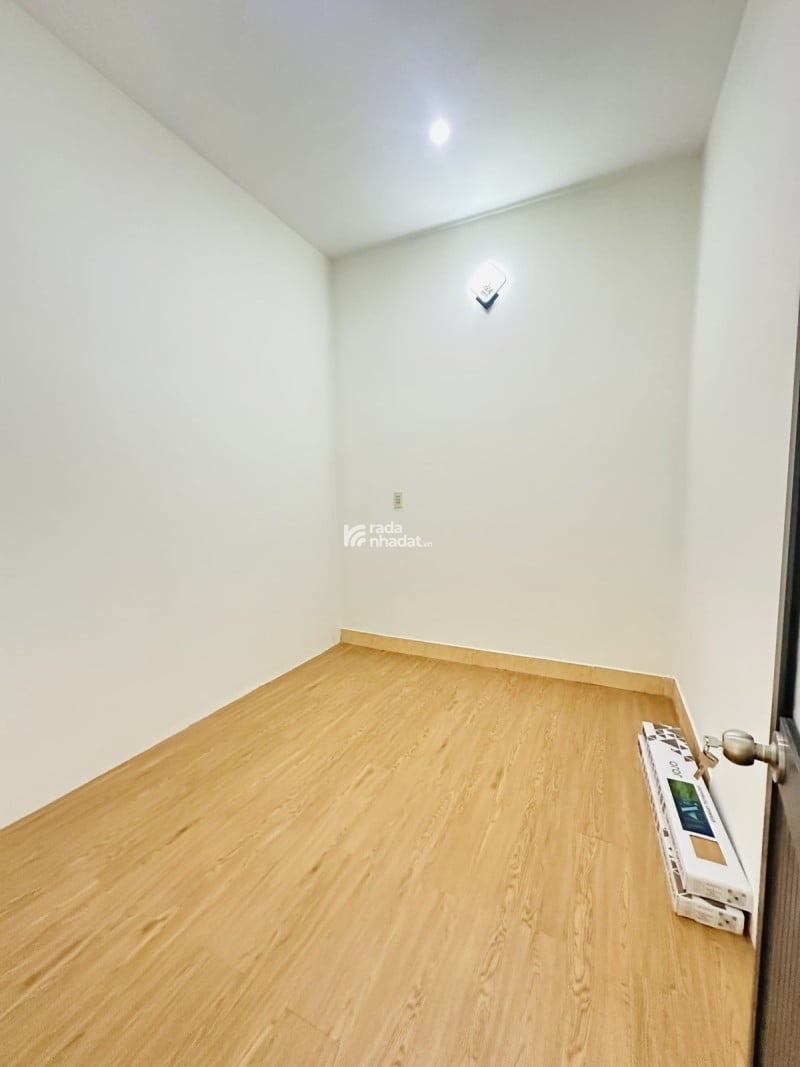 HƠN 4 TỶ xíu , NHÀ 3 TẦNG ,GẦN TÊN LỬA , 3PN - HẺM 4M