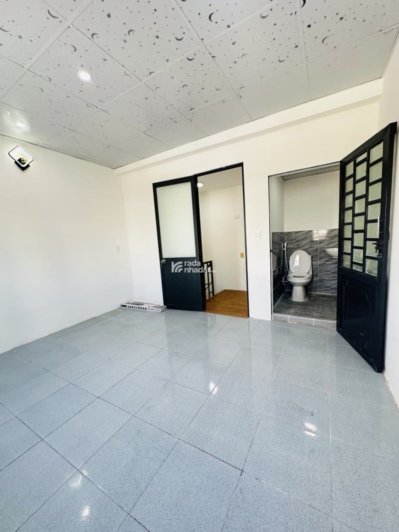 HƠN 4 TỶ xíu , NHÀ 3 TẦNG ,GẦN TÊN LỬA , 3PN - HẺM 4M