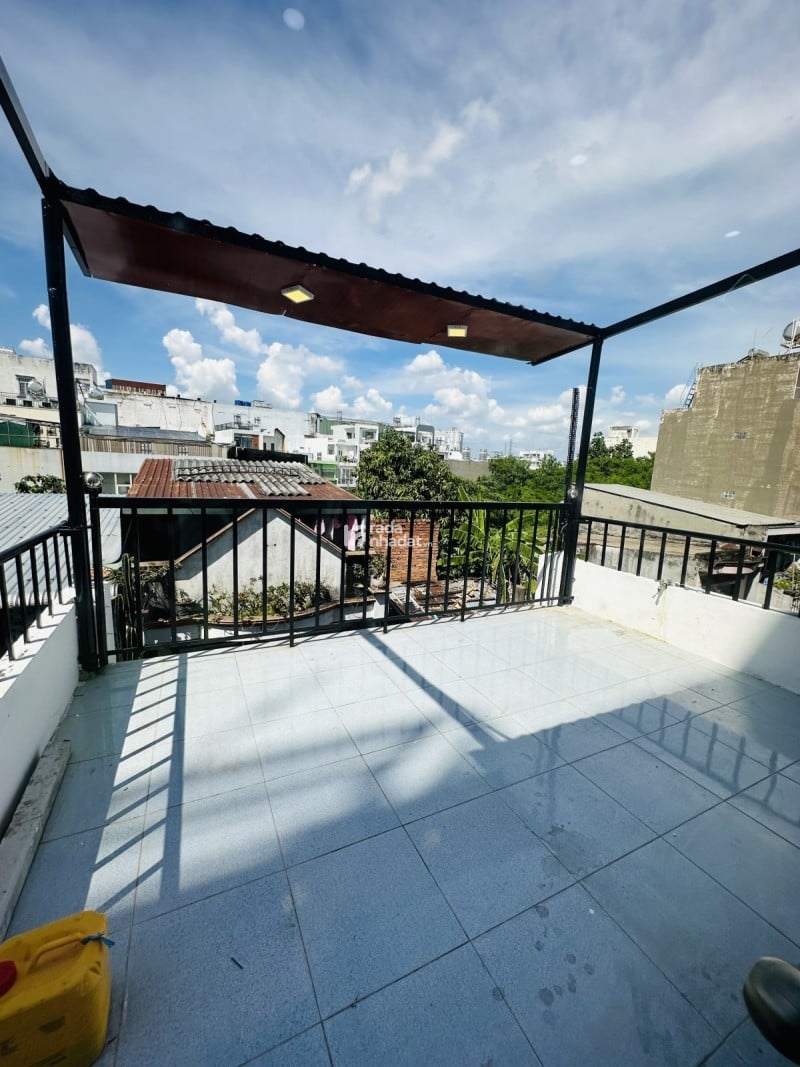 HƠN 4 TỶ xíu , NHÀ 3 TẦNG ,GẦN TÊN LỬA , 3PN - HẺM 4M