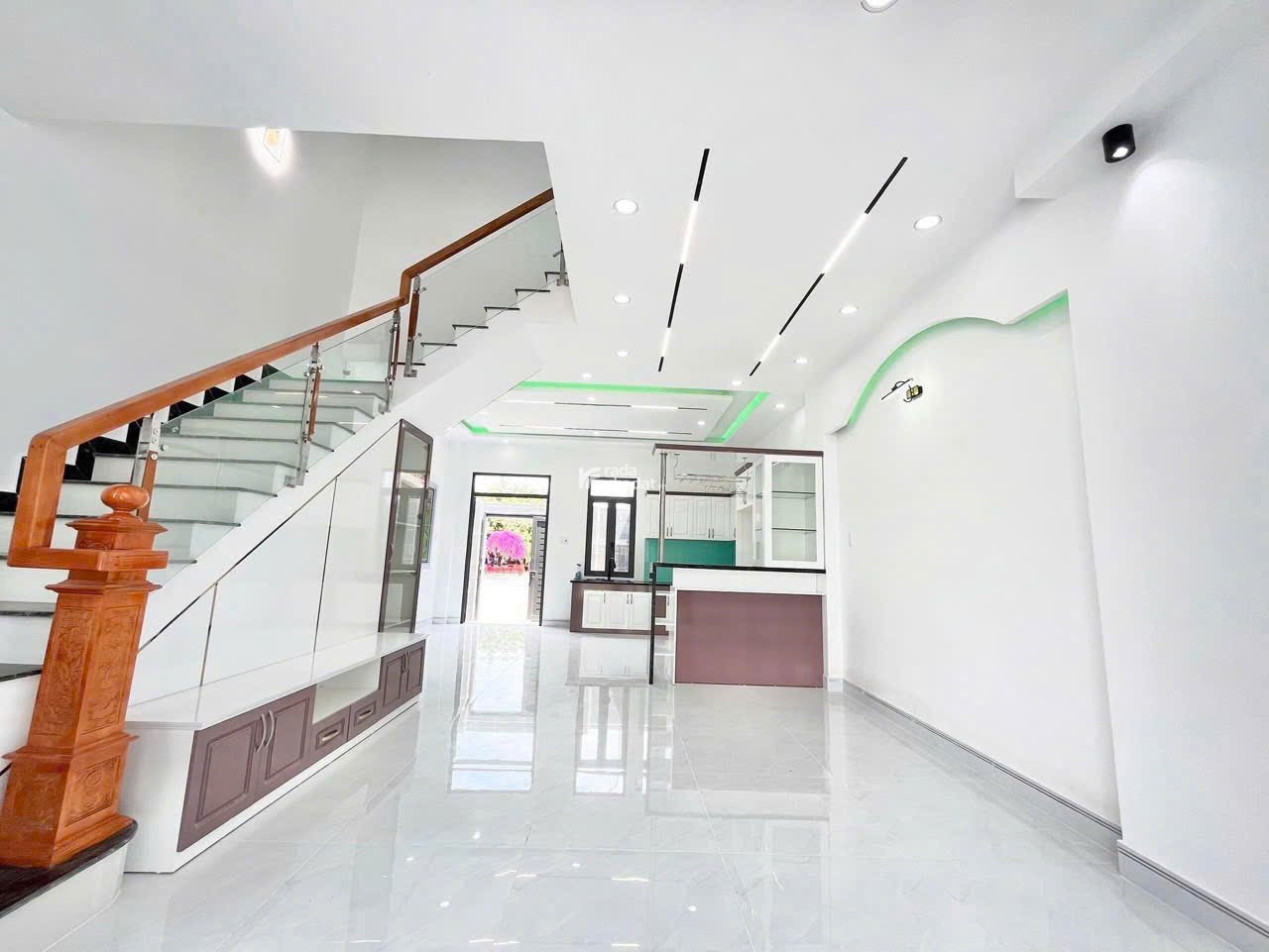 CHÍNH CHỦ NGỘP BANK BÁN GẤP CĂN NHÀ 1 LẦU , SHR , NGAY TRUNG TÂM CHỢ BÌNH CHÁNH