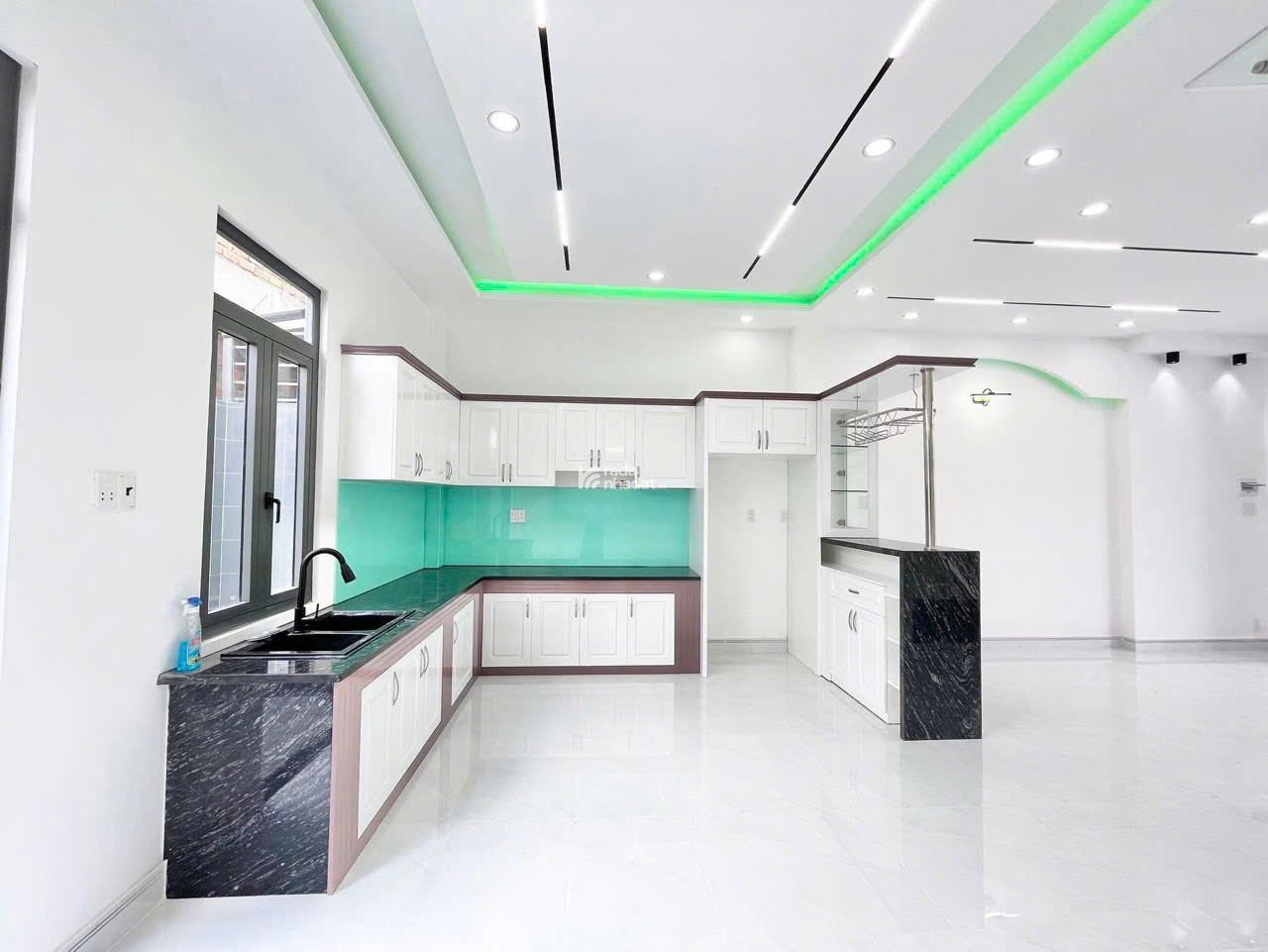 CHÍNH CHỦ NGỘP BANK BÁN GẤP CĂN NHÀ 1 LẦU , SHR , NGAY TRUNG TÂM CHỢ BÌNH CHÁNH