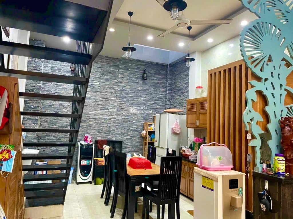 BIỆT THỰ ĐẸP ĐƯỜNG  NHỰA 8M - KHU VÍP TÂN SƠN NHÌ- XE HƠI NGỦ TRONG NHÀ - NHÀ 4 TẦNG MỚI ĐẸP