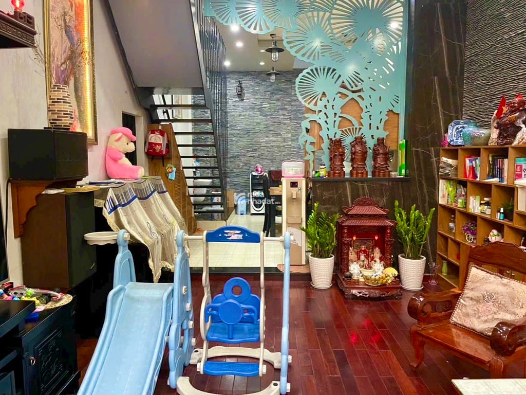 BIỆT THỰ ĐẸP ĐƯỜNG  NHỰA 8M - KHU VÍP TÂN SƠN NHÌ- XE HƠI NGỦ TRONG NHÀ - NHÀ 4 TẦNG MỚI ĐẸP