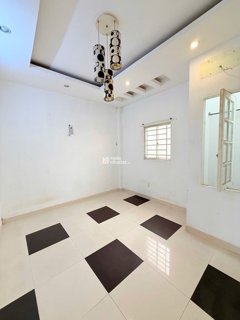 Bán nhà Tân Bình 5x19 x 4 tầng , HXH ngủ trong nhà, gần mặt tiền Phạm Văn Hai 
