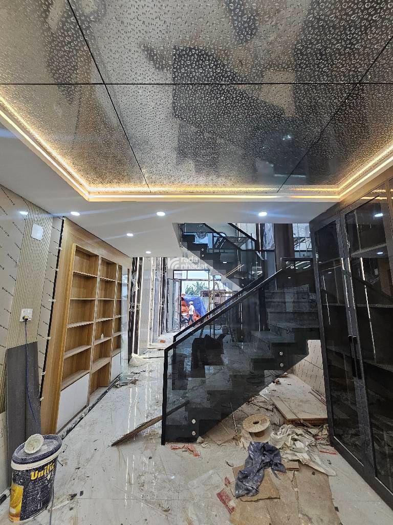 BÁN NHÀ BÌNH HƯNG HÒA B 91M2 7.X TỶ 5 TẦNG NỘI THẤT HẺM NHỰA 8M XE HƠI NGỦ BÌNH TÂN