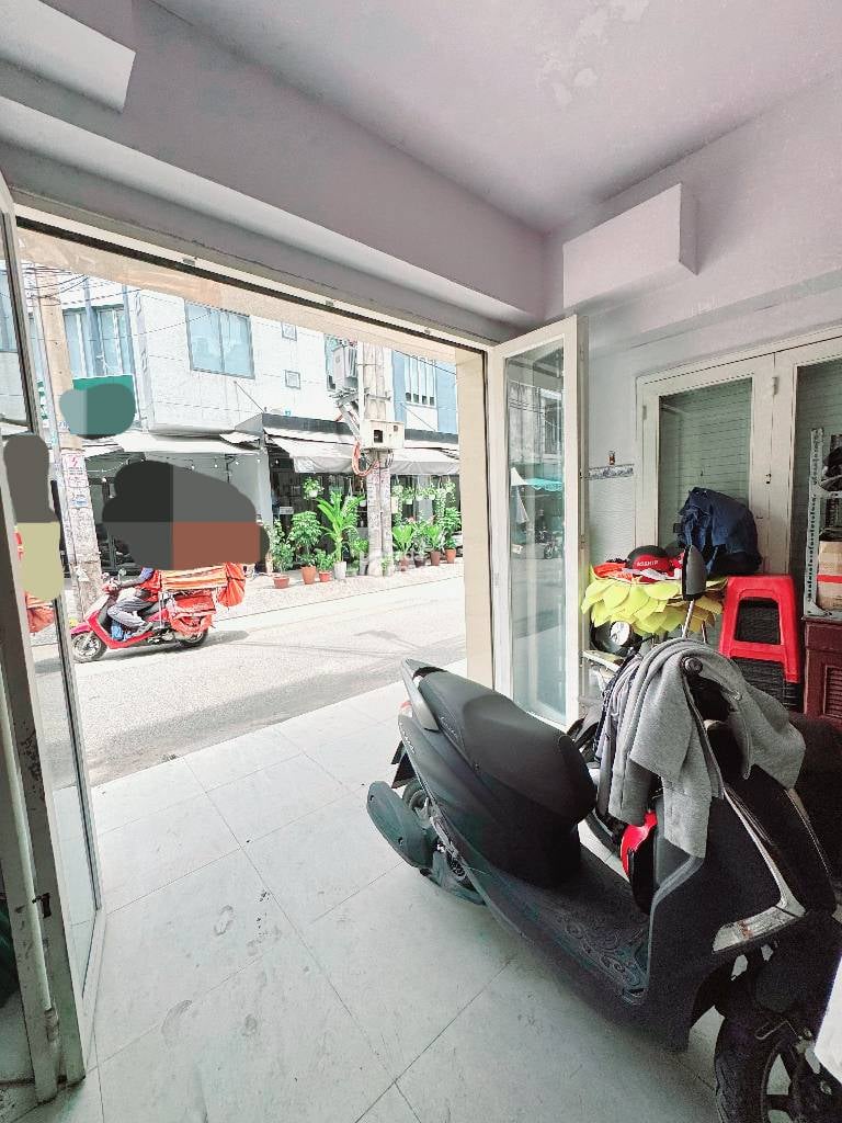 HẺM XE TẢI TRÁNH - 6 TẦNG - NI SƯ HUỲNH LIÊN-P.10- TÂN BÌNH DT: 4.1*14M- 12 TỶ 5