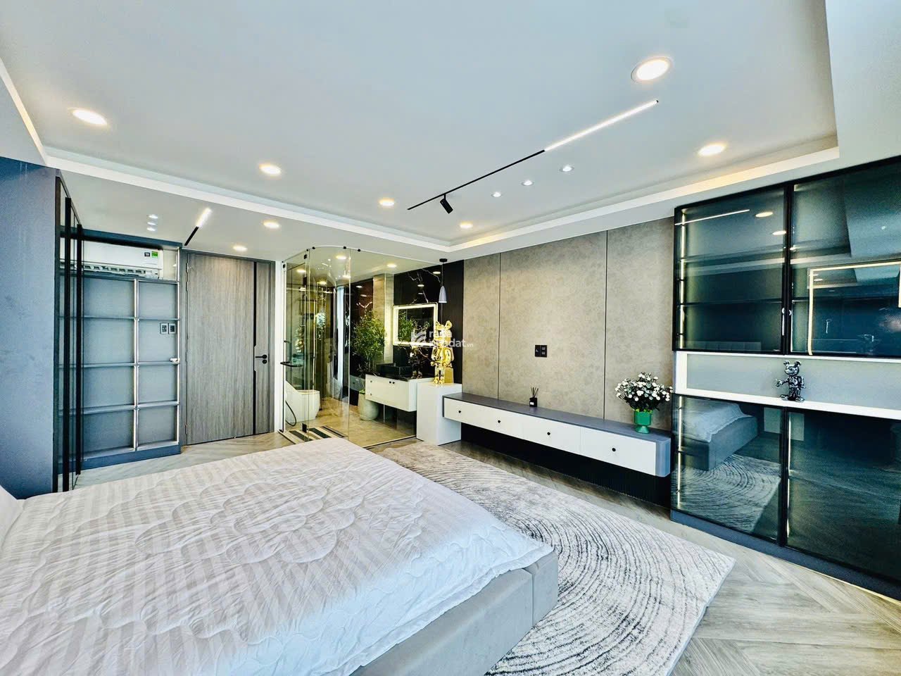 NHÀ MỚI XÂY  MẶT TIỀN ĐẸP GIỮA TRUNG TÂM BÌNH TÂN 