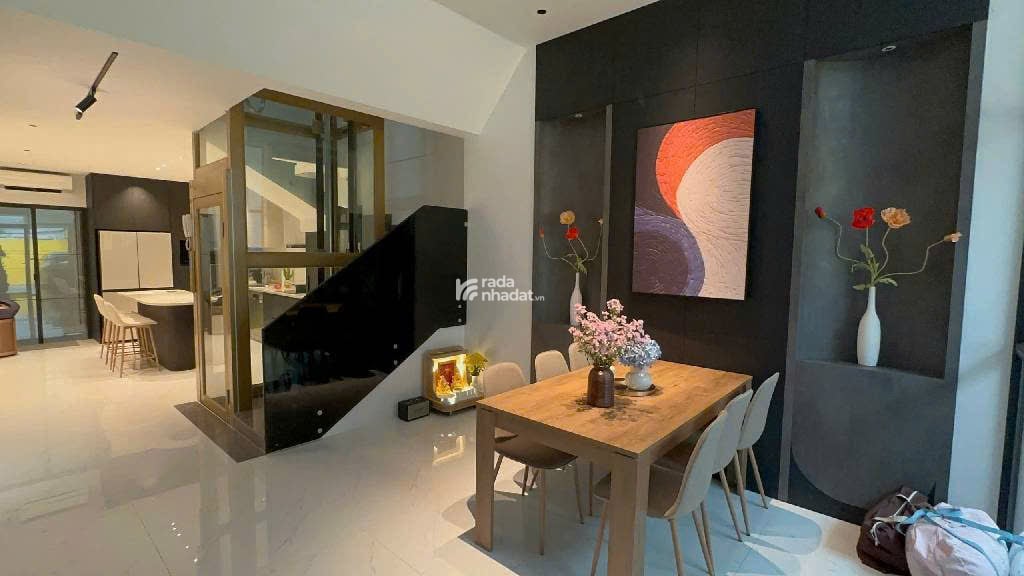 Nhà Thật - Đẹp 5 Tầng - Xe Hơi Ngủ Trong Nhà Gần Mặt Tiền Hoàng Văn Thụ - Phú Nhuận