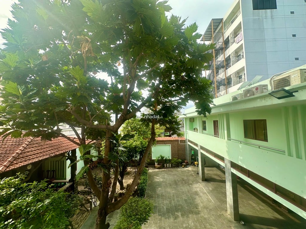 Biệt thự cao cấp 5 Tầng, diện tích lớn, Thiết kế mới lạ đẹp hiện đại, trang bị nội thất cao cấp