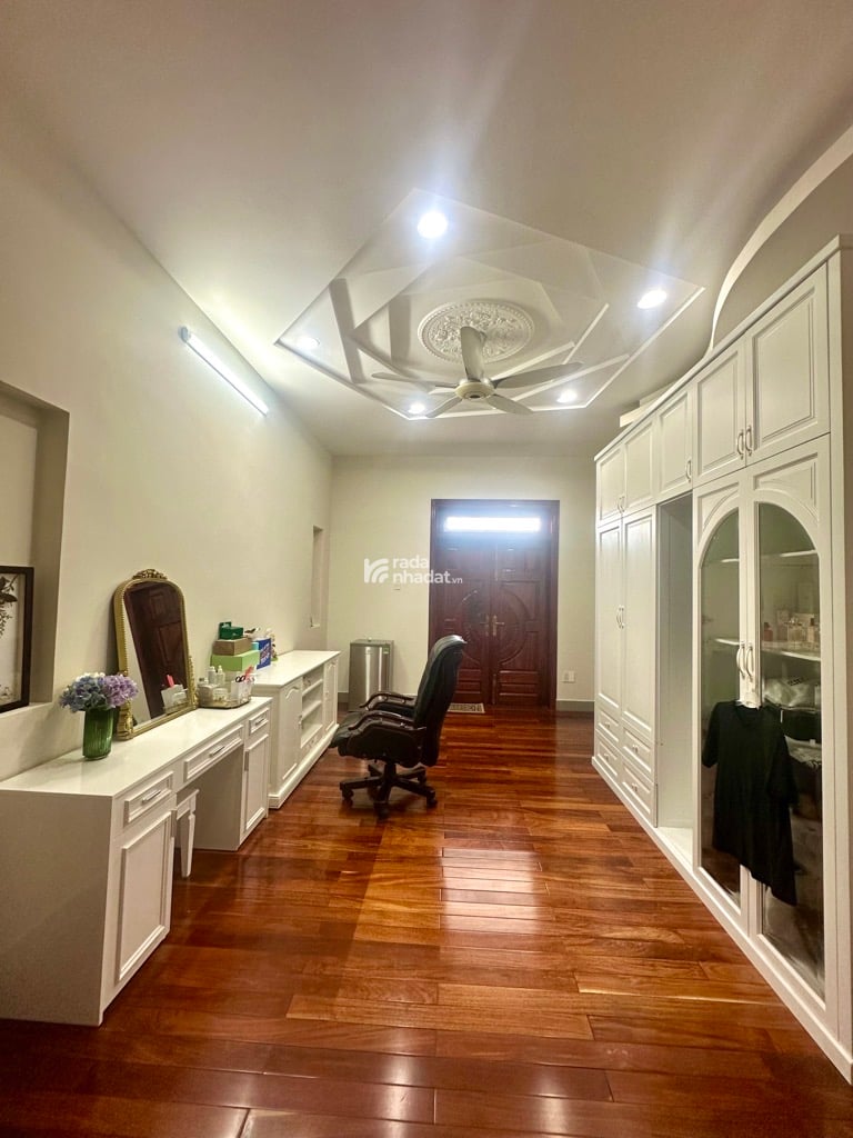 Biệt thự cao cấp 5 Tầng, diện tích lớn, Thiết kế mới lạ đẹp hiện đại, trang bị nội thất cao cấp