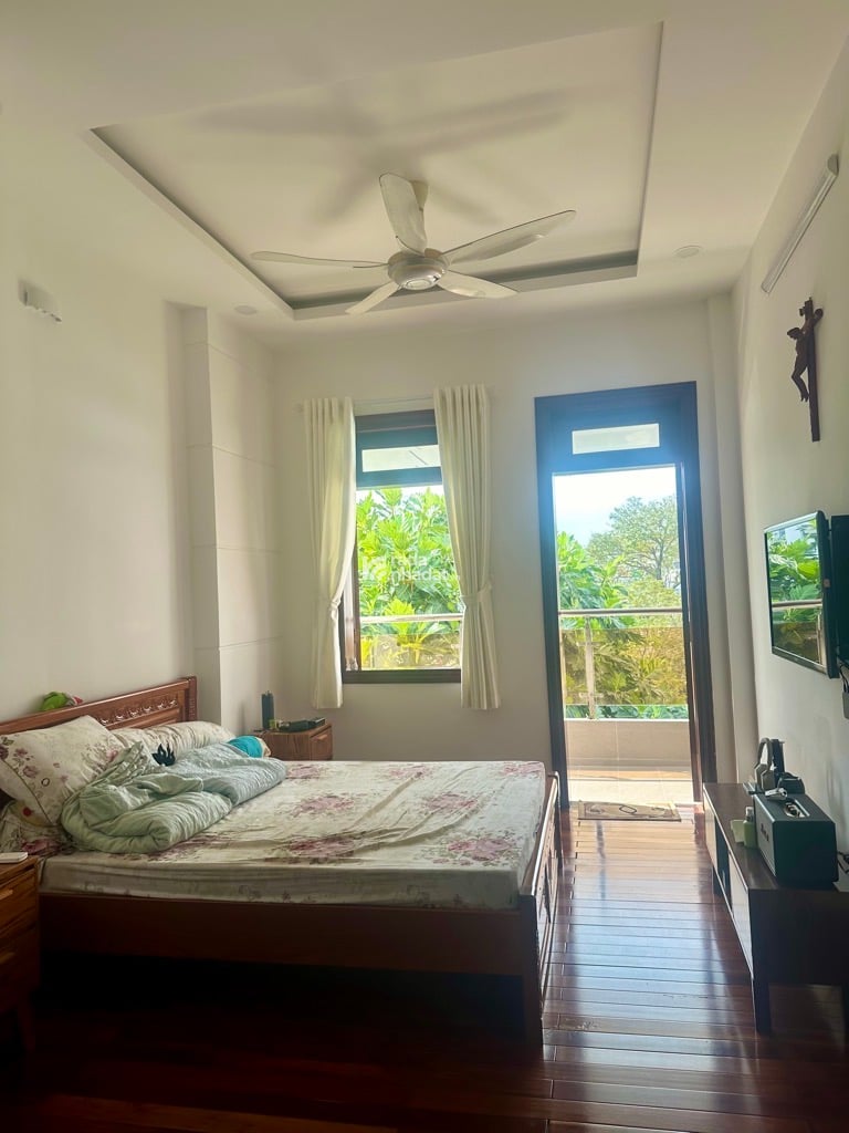 Biệt thự cao cấp 5 Tầng, diện tích lớn, Thiết kế mới lạ đẹp hiện đại, trang bị nội thất cao cấp