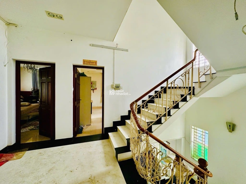 GIẢM HẲN 3 TỶ BÁN GẤPSIÊU PHẨM BIỆT THỰ - OTO VÀO NHÀ - GẦN MẶT TIỀN - NGANG 15M -393m2 - 3 TẦNG