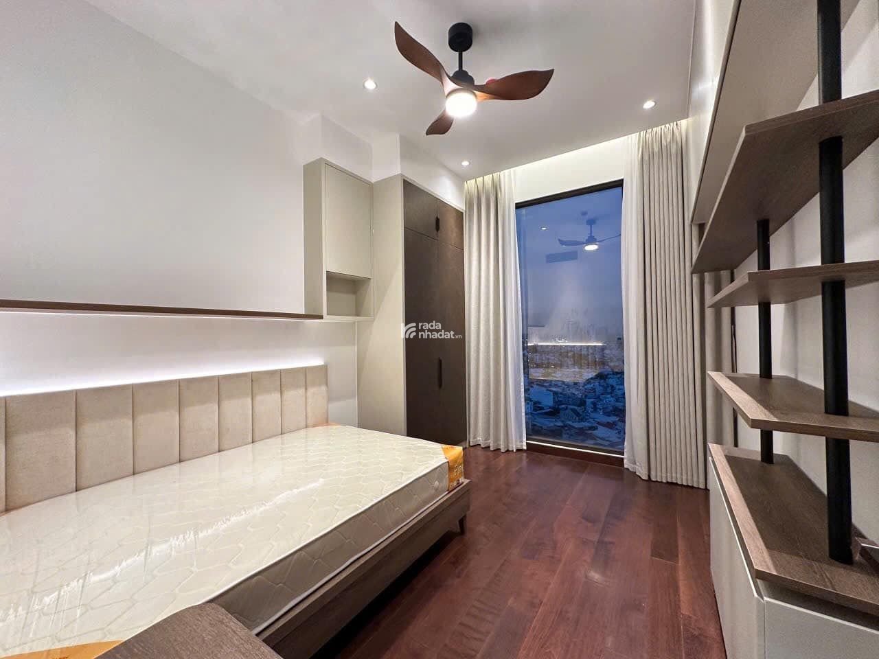 Cho thuê căn hộ DEFINE 3PN4WC 220m2 full nội thất tầng trung 95 triệu/tháng
