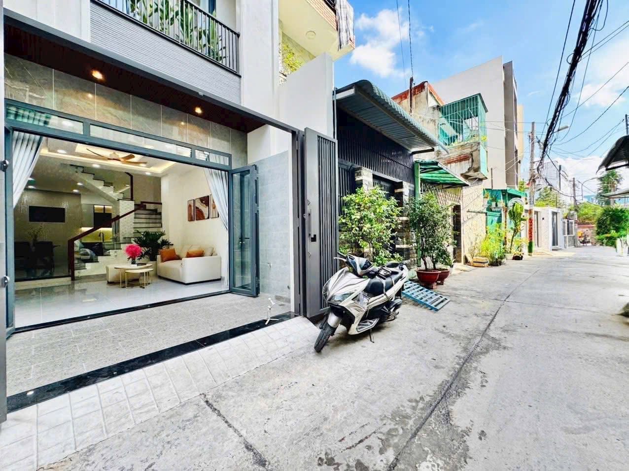 Siêu hot hẻm Oto , 3 Tỷ 720 , chính chủ gửi bán 3 PN Hậu Giang P12 Quận 6 , đầy đủ nội thất , SHR