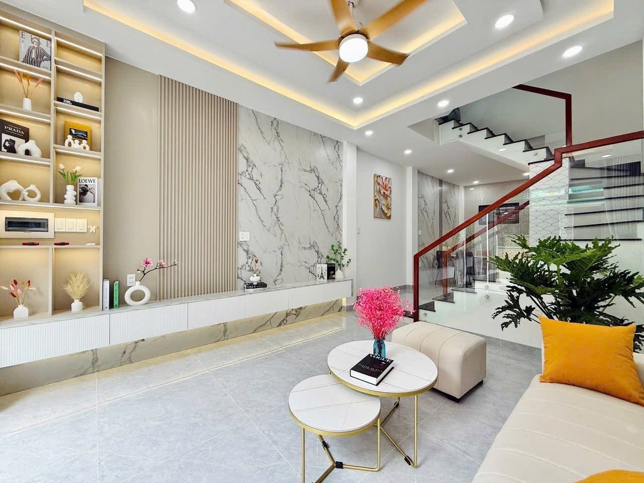 Siêu hot hẻm Oto , 3 Tỷ 720 , chính chủ gửi bán 3 PN Hậu Giang P12 Quận 6 , đầy đủ nội thất , SHR