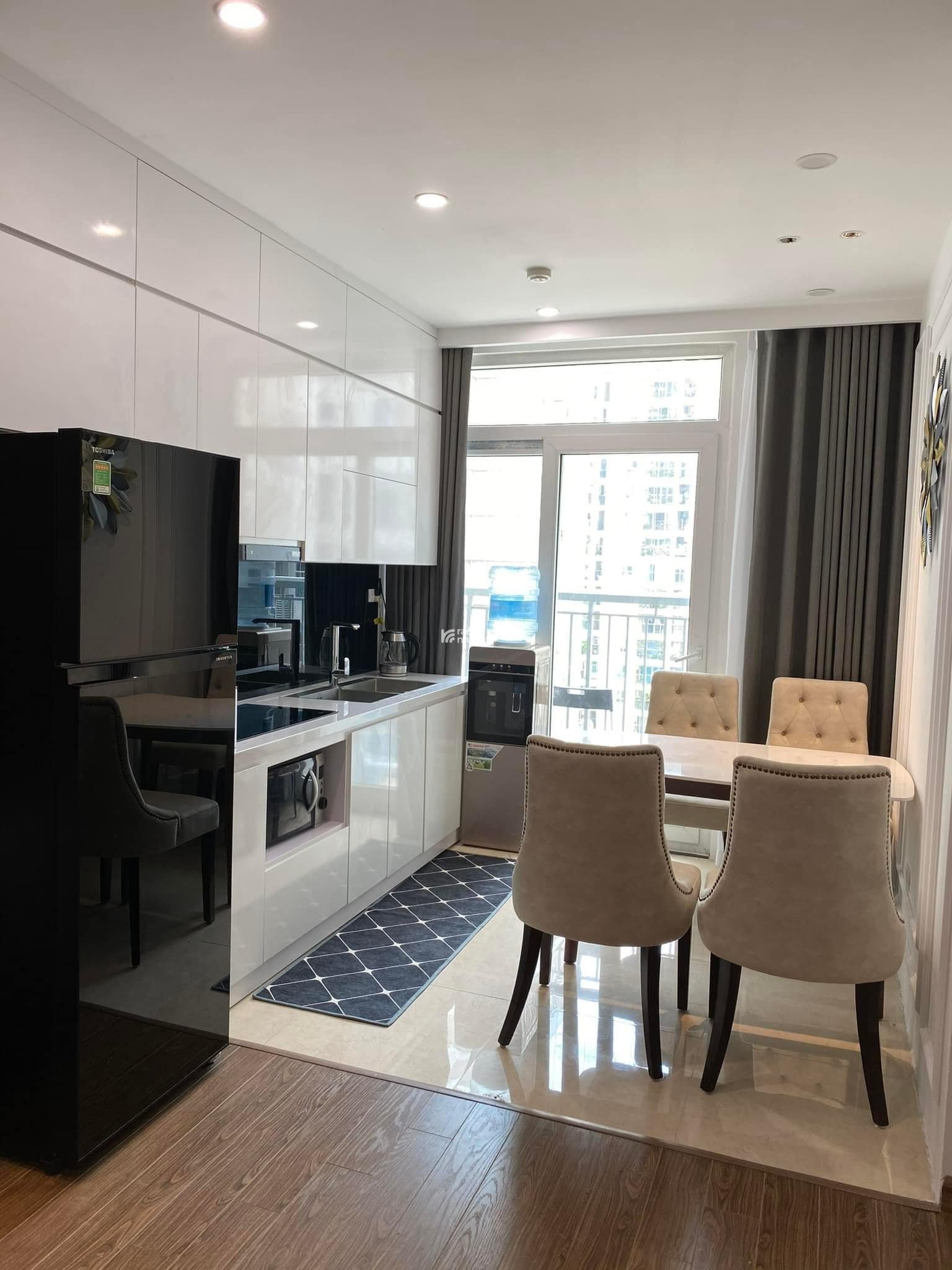 Cho thuê căn hộ 2PN, 15 triệu, 86m2, tại Bohemia Residence - 25 Nguyễn Huy Tưởng. LH: 0372 364 ***