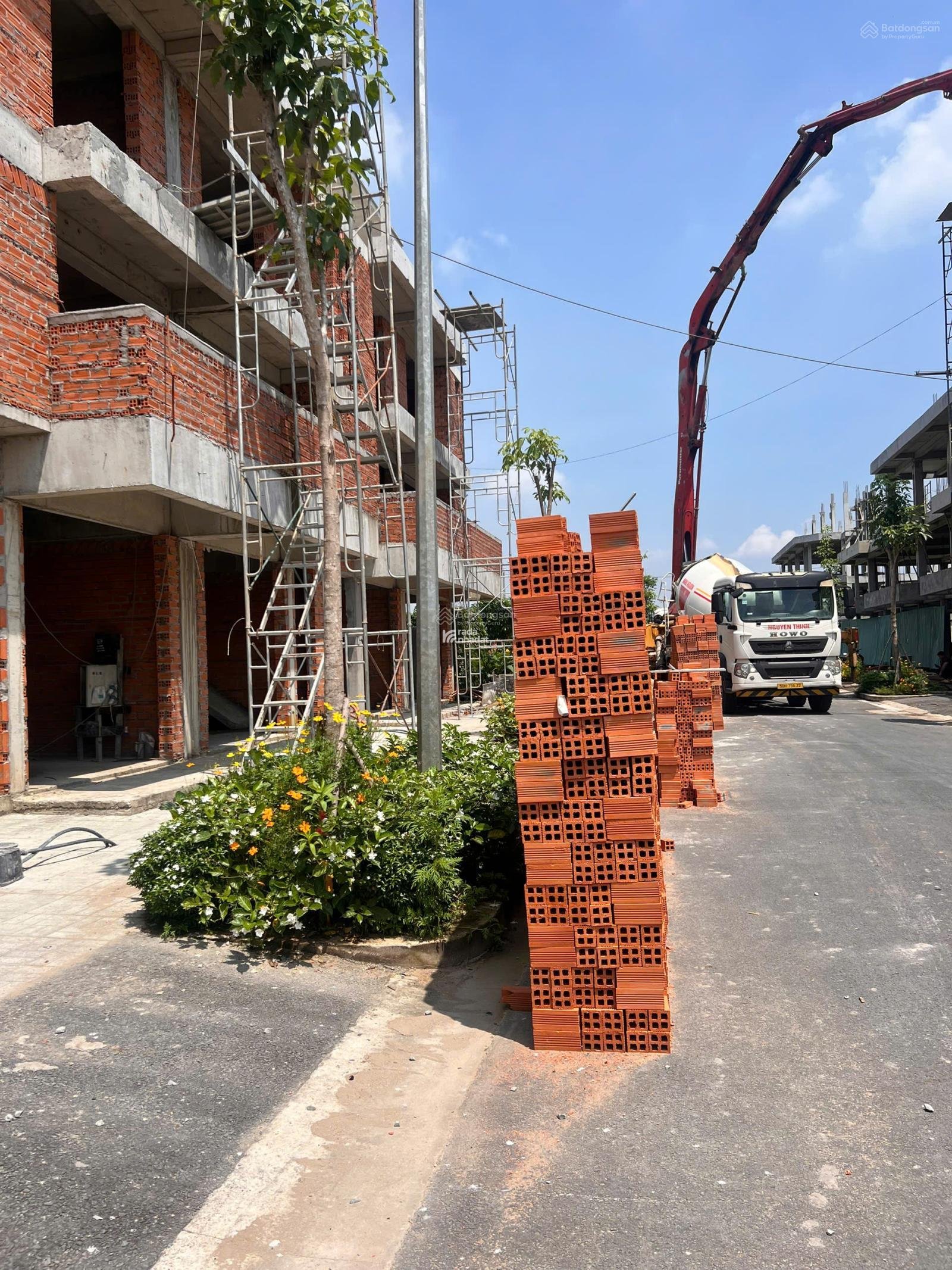 Bán nhà mới xây liền kề Bình Chánh, SHR, thích hợp kinh doanh mua bán