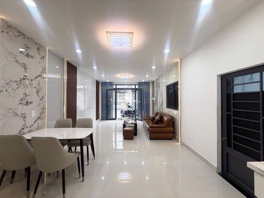 Chủ ký gửi nhà ngộp sổ riêng 3 tầng đường Sư vạn Hạnh, Quận 10. Ngay Vạn Hạnh Mall giá 3 tỷ 7 TL