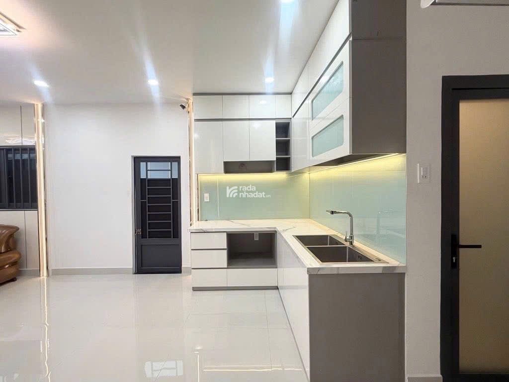 Chủ ký gửi nhà ngộp sổ riêng 3 tầng đường Sư vạn Hạnh, Quận 10. Ngay Vạn Hạnh Mall giá 3 tỷ 7 TL