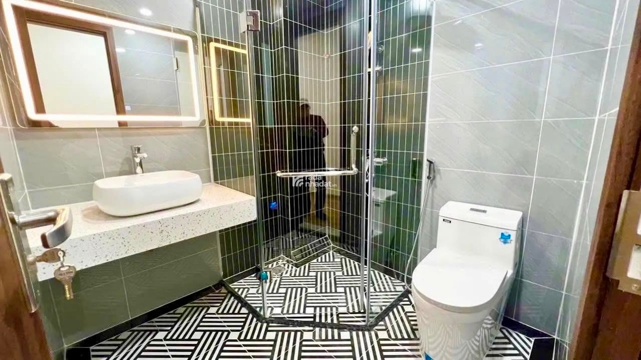 SIÊU PHẨM CỰC HIẾM TRẦN KHÁT CHÂN - HBT - GIÁ RẺ - GẦN PHỐ - 41M2 X 6 T THANG MÁY - Ở LUÔN