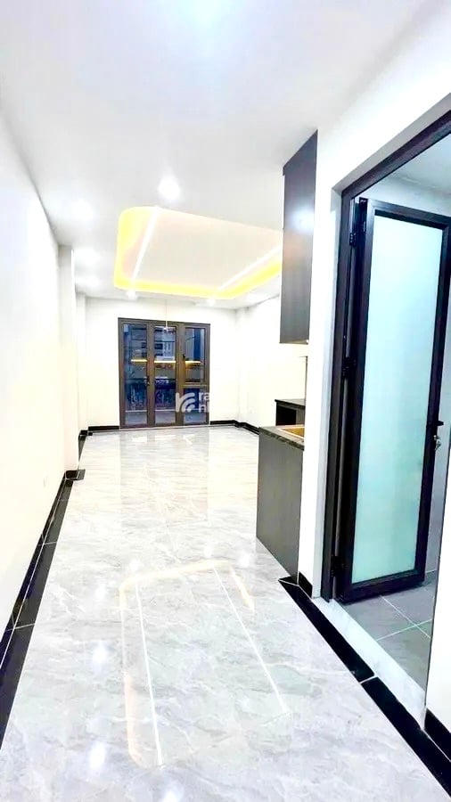 SIÊU PHẨM CỰC HIẾM TRẦN KHÁT CHÂN - HBT - GIÁ RẺ - GẦN PHỐ - 41M2 X 6 T THANG MÁY - Ở LUÔN