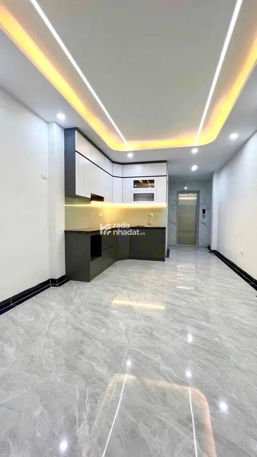 SIÊU PHẨM CỰC HIẾM TRẦN KHÁT CHÂN - HBT - GIÁ RẺ - GẦN PHỐ - 41M2 X 6 T THANG MÁY - Ở LUÔN