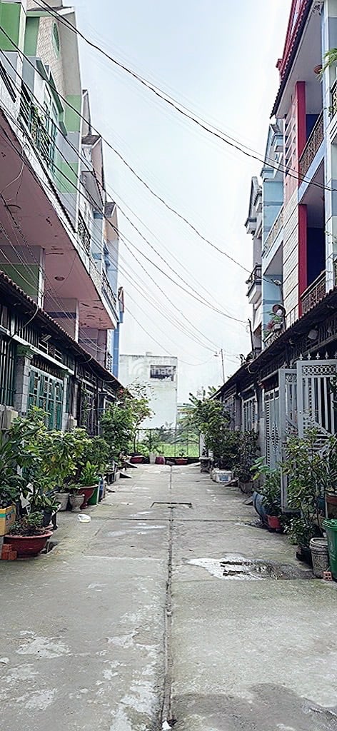 Bán nhà đường hương lộ 80 giá chỉ hơn  6 tỷ 100 M2 