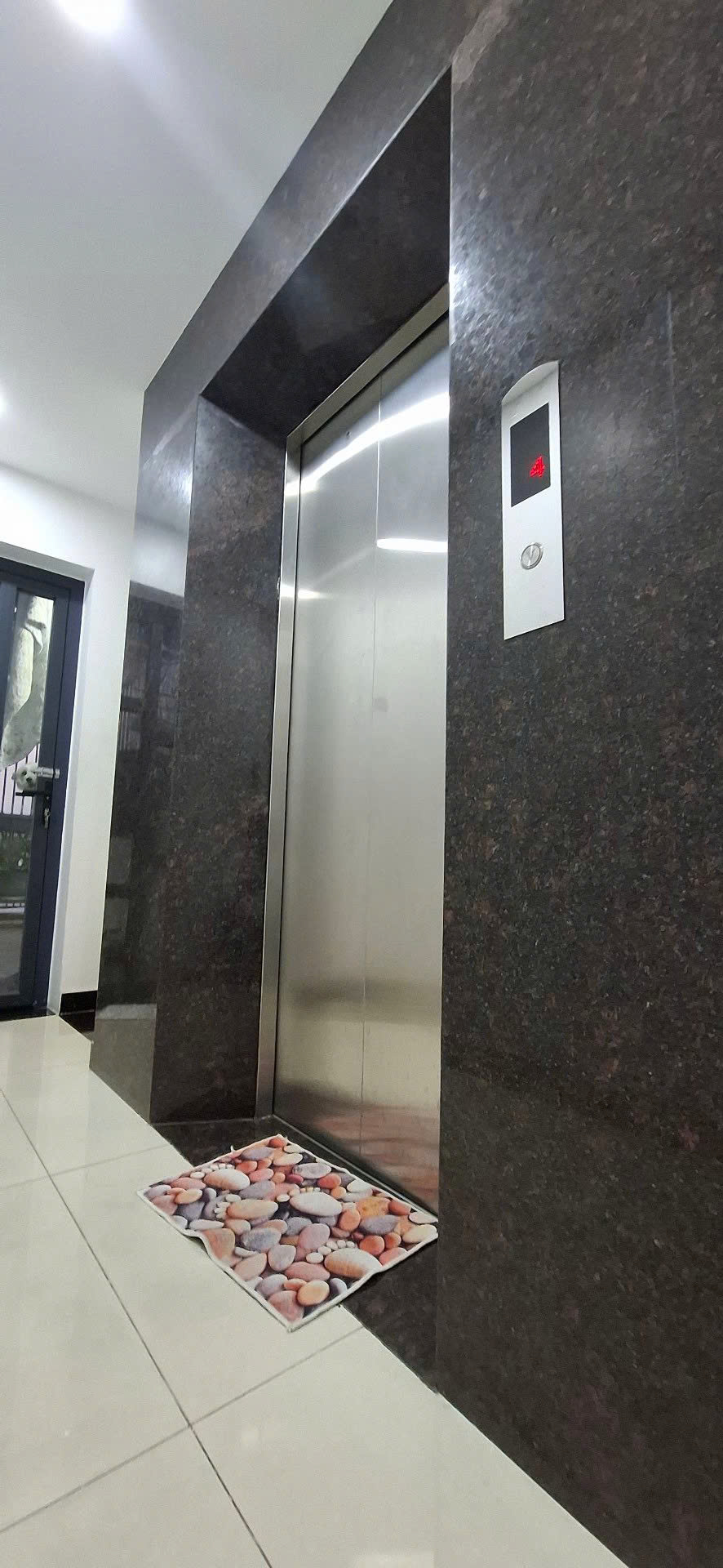 Bán Nhà CHDV Nguyễn Tư Nghiêm , 5 Tầng Đẹp Bề Thế , Đường Có Lề vỉa Hè đầy đủ - Quận 2