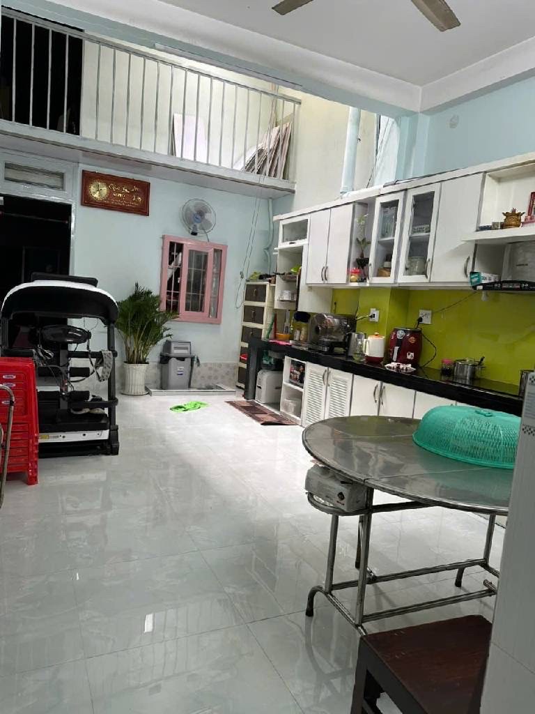 Nhà vừa ở vừa kinh doanh, hiện đang mở PHÒNG KHÁM.