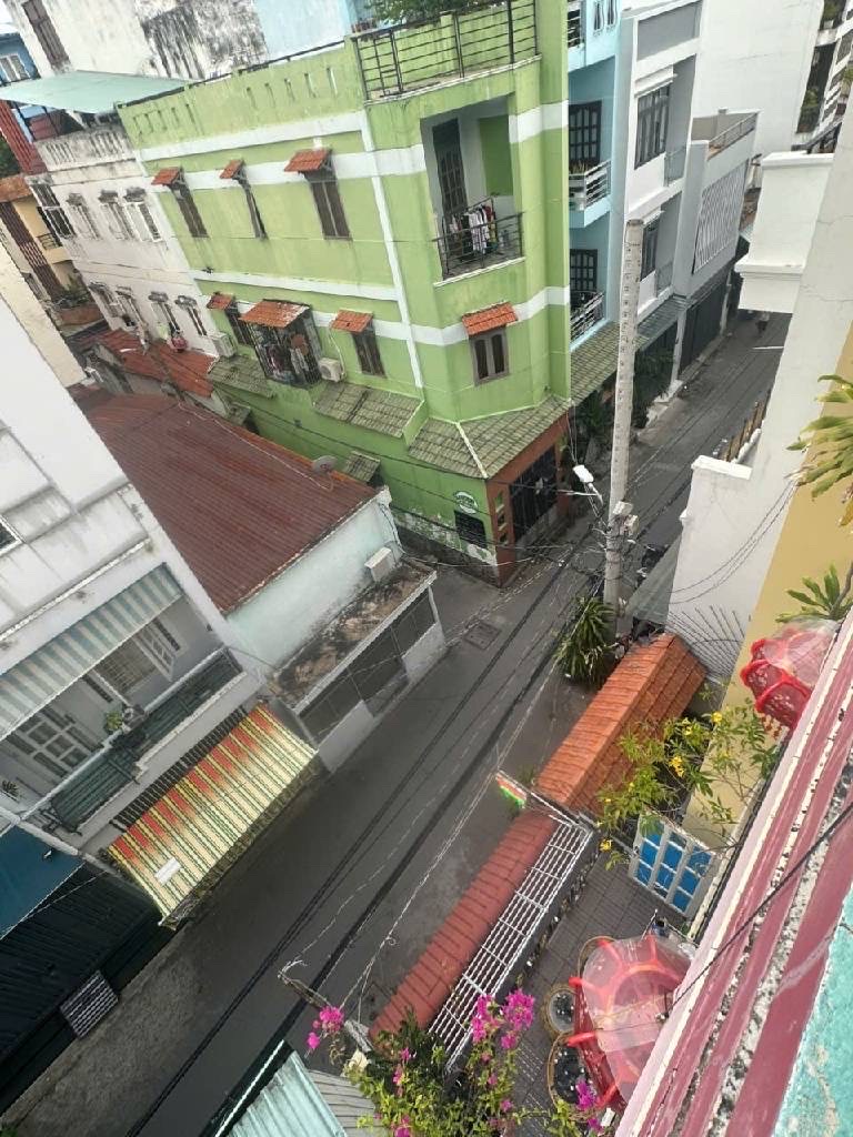 Nhà vừa ở vừa kinh doanh, hiện đang mở PHÒNG KHÁM.