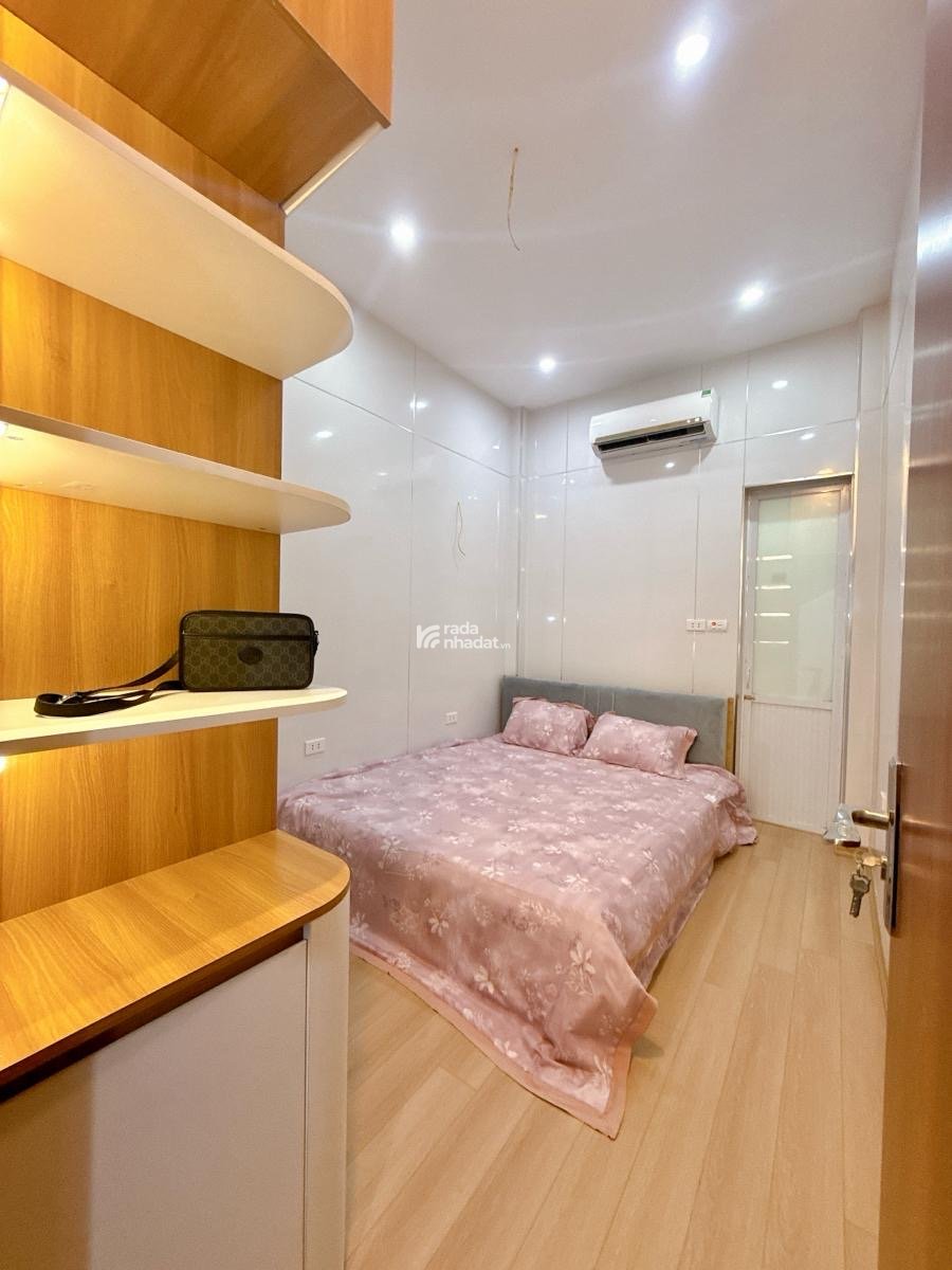 Bán nhà Khâm Thiên - Ngon Bổ Rẻ - 16m2, mặt tiền 2.3m - Trung Tâm Quận Đống Đa - 4.25 tỷ