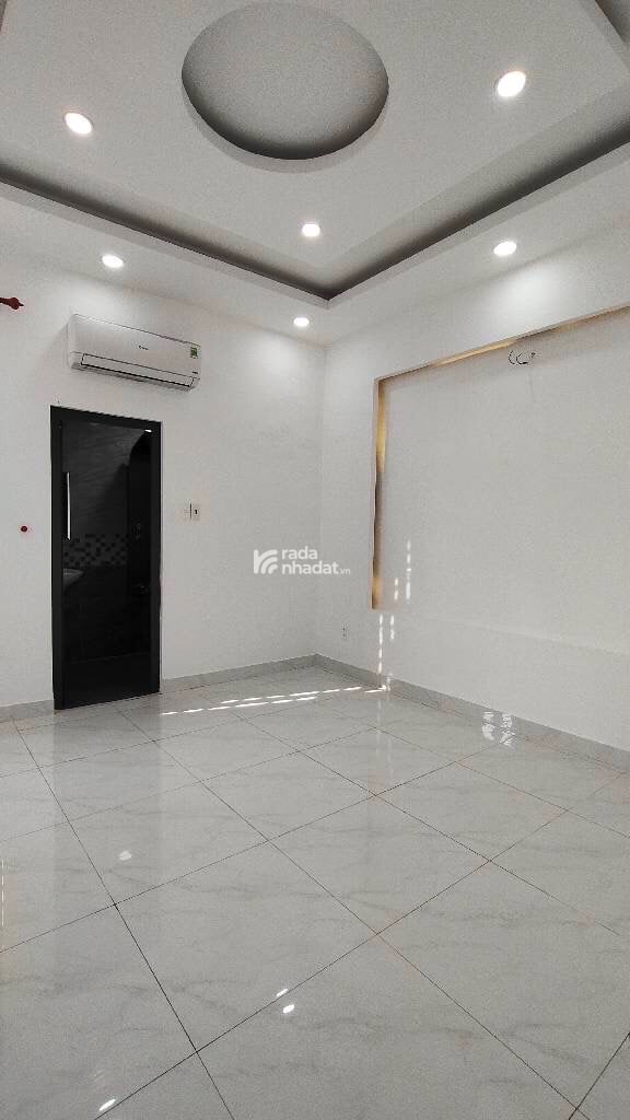 Nhà mặt tiền  đường 8m xe ôtô tránh nhau,  -Kết cấu: Nhà 4 tầng mới xây ,ganAeon Mail Tân Phú chỉ k