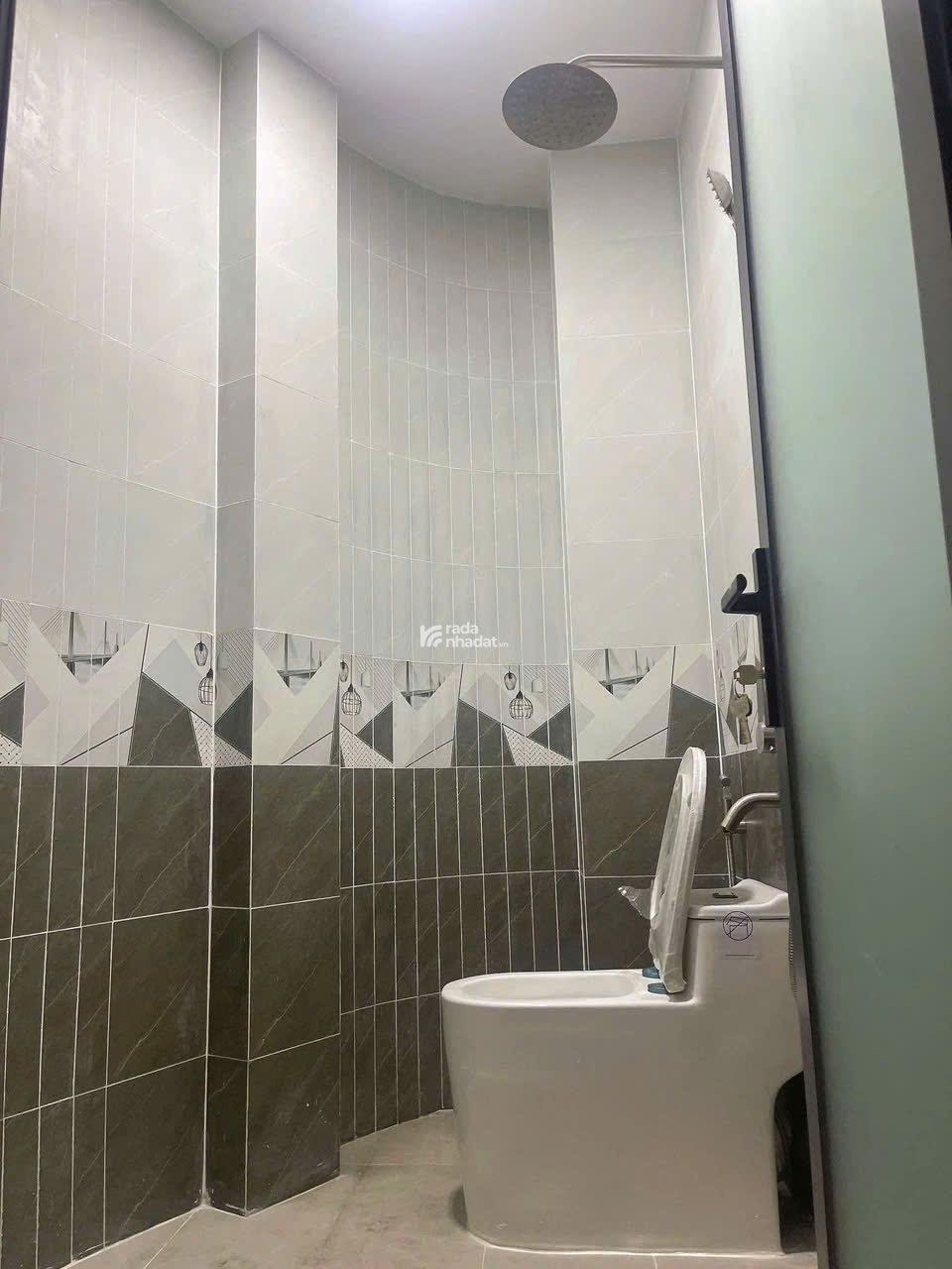 Hẻm xe hơi - Nhỉnh 4 tỷ - Nhà mới 2 tầng 44,6m2 - Khu dân cư an ninh -  Trung tâm Q9