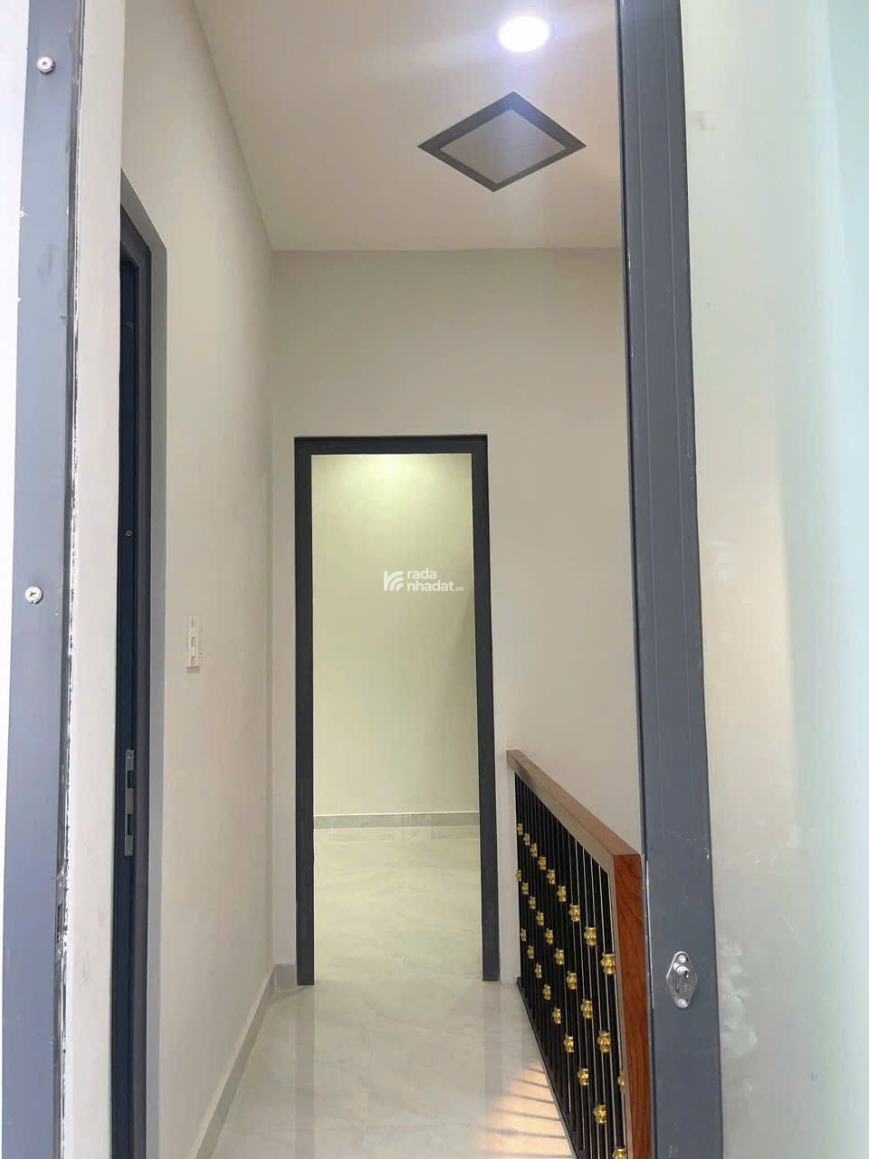 Hẻm xe hơi - Nhỉnh 4 tỷ - Nhà mới 2 tầng 44,6m2 - Khu dân cư an ninh -  Trung tâm Q9