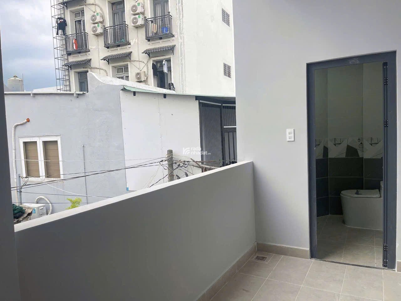 Hẻm xe hơi - Nhỉnh 4 tỷ - Nhà mới 2 tầng 44,6m2 - Khu dân cư an ninh -  Trung tâm Q9