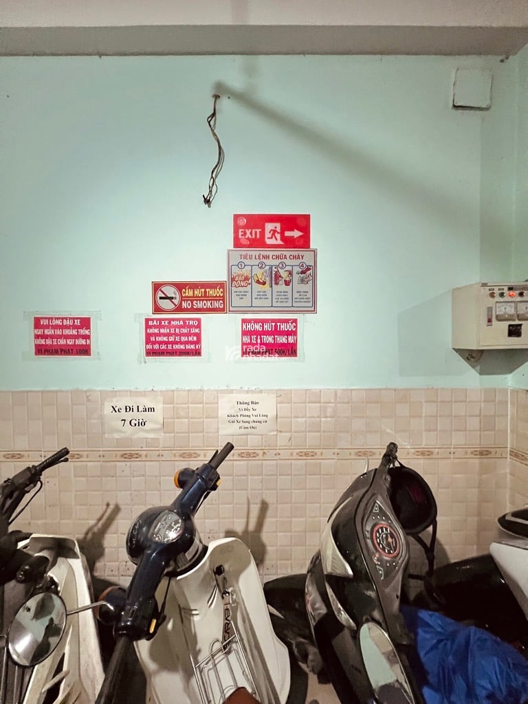 BÁN CĂN HỘ DỊCH VỤ 3 TẦNG SÁT KHU TÊN LỬA 140M2 NGANG KHỦNG 8M THU NHẬP 50TR/TH NHIK 6 TỶ