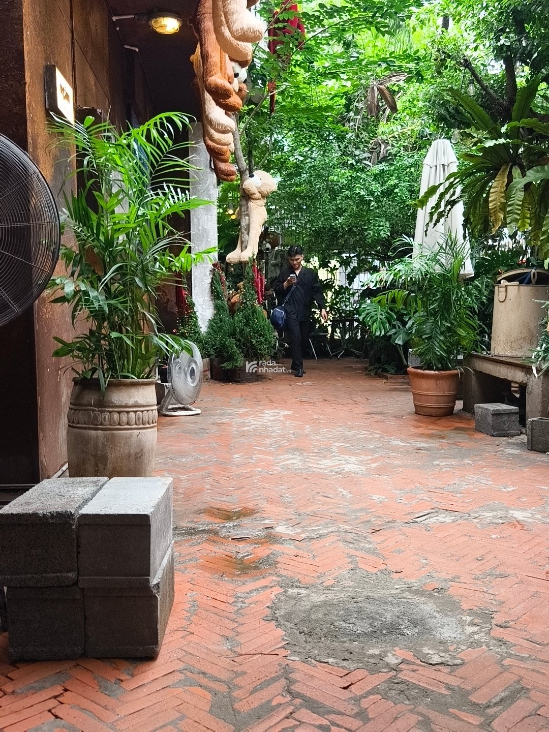 Bán biệt thự sân vườn 4 tầng tuyệt đẹp - Hoàng Văn Thụ - P8 , gần Tân Định , Gia Định....