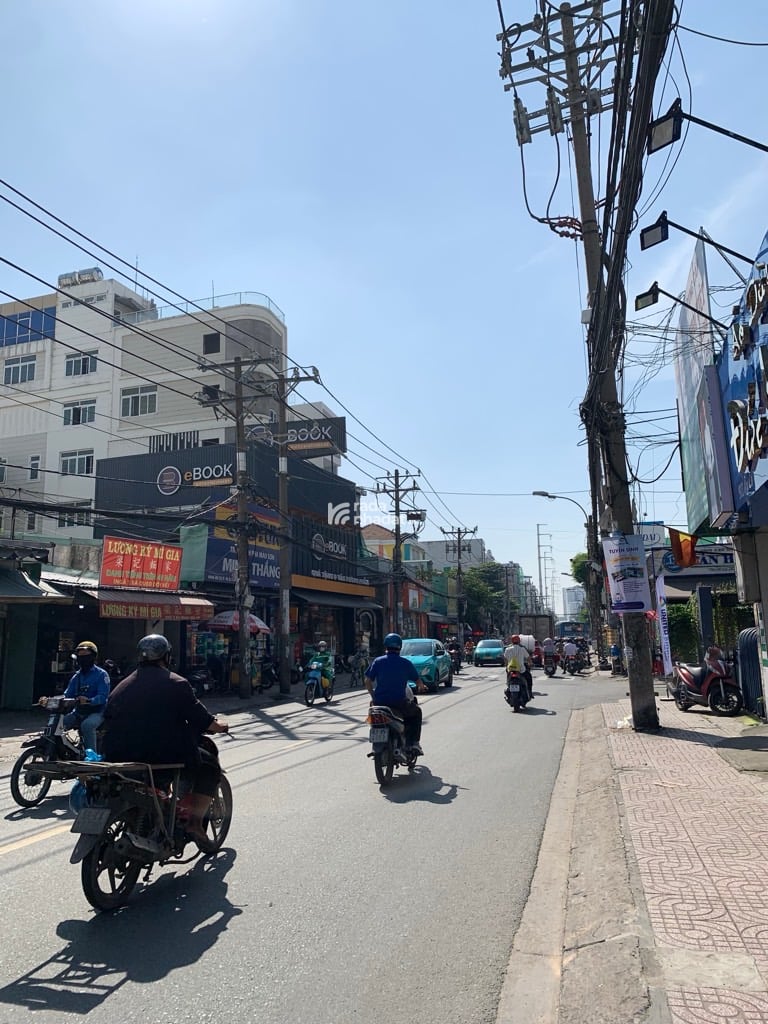 TOÀ NHÀ VP CHDV- 1 HẦM 10 TẦNG NỔI CÓ THANG MÁY - 239M2- NGANG 9.3M- ĐƯỜNG 25M- DÒNG TIỀN 300TR/TH