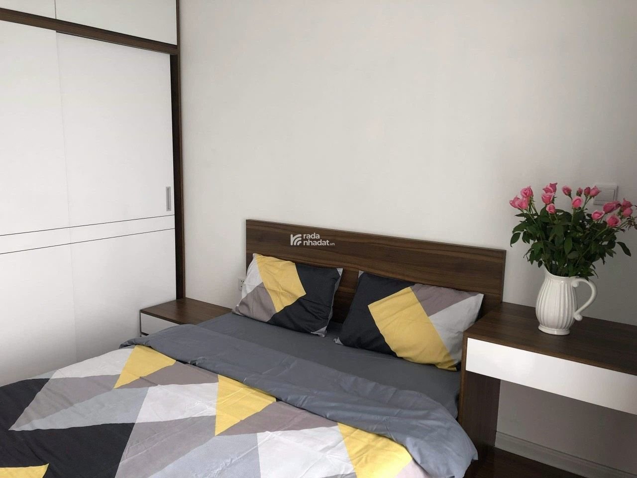 Cho thuê căn hộ chung cư 96 Định Công, 132m2m2, 3PN, 2WC, giá 14 triệu/tháng