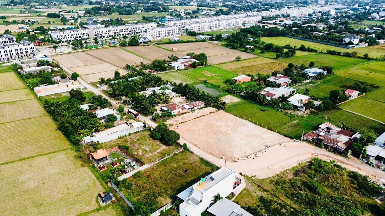 BÁN GẤP LÔ GÓC 2 MẶT TIỀN 160M2 SHR SÁT VINHOMES, CẠNH CỤM TRƯỜNG HỌC, 2P TỚI BV XUYÊN Á