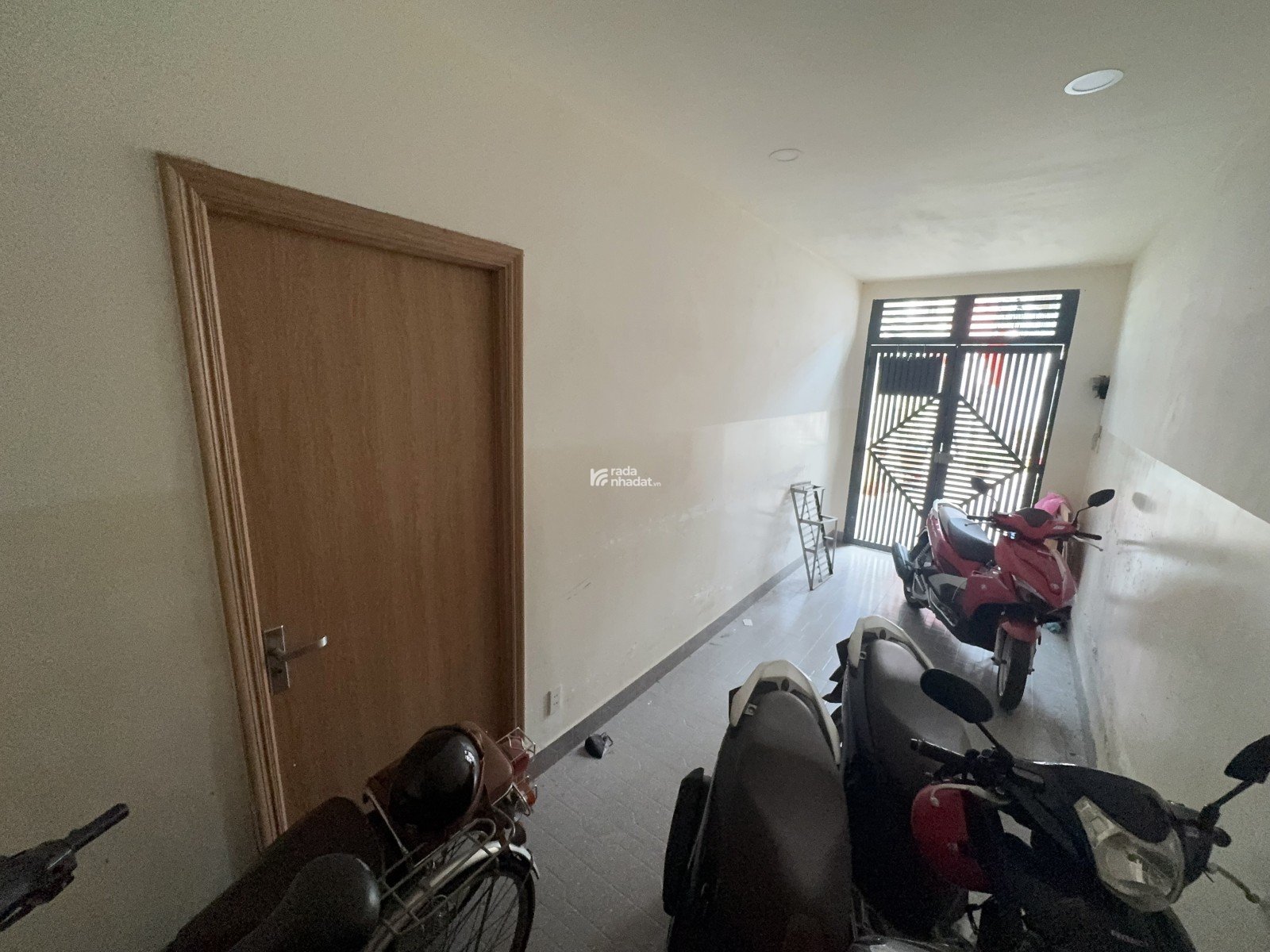 Bán nhà hẻm xe hơi, 4 lầu, mặt tiền lớn 5.6m, Trần Văn Đang, P9, Q3, dòng tiền 40tr/th, chỉ 9.9 tỷ 